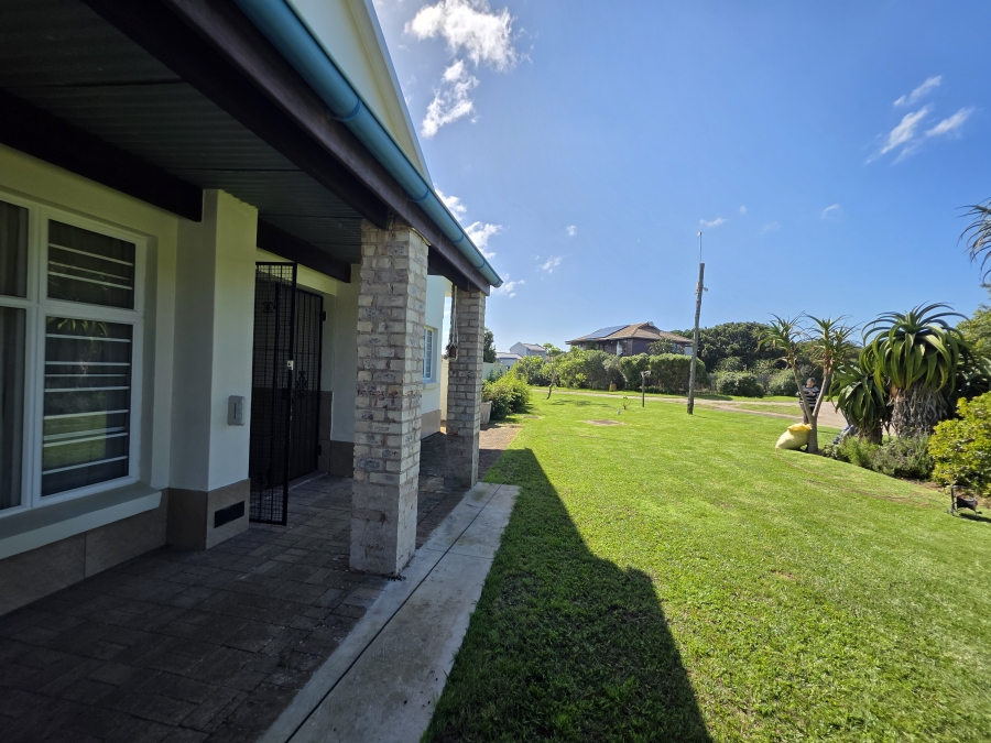 4 Bedroom Property for Sale in Boknesstrand Eastern Cape